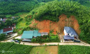 Hàng chục hộ dân Thủ đô nơm nớp lo sạt lở đất