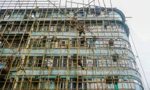 Tại sao Hong Kong vẫn dùng tre làm giàn giáo?